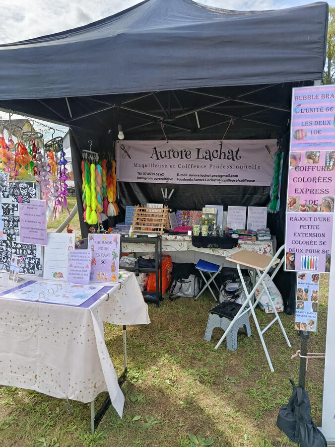 Stand de grimage, tatouage, coiffure… lors d'évènements en extérieur. Stand de grimage, tatouage, coiffure… lors d'évènements en extérieur.